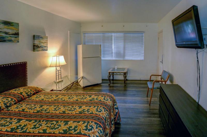 Beach and Town Motel - image 17