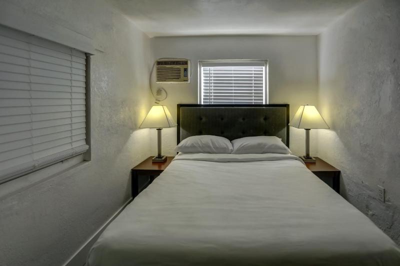 Beach and Town Motel - image 18