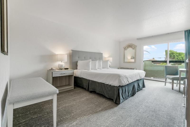King Room with Balcony image 4