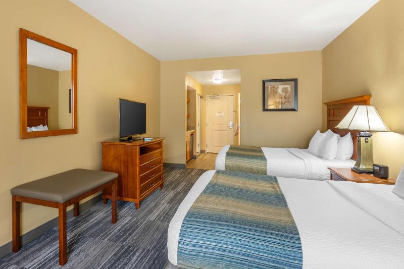 Queen Room with Two Queen Beds - Non Smoking image 4