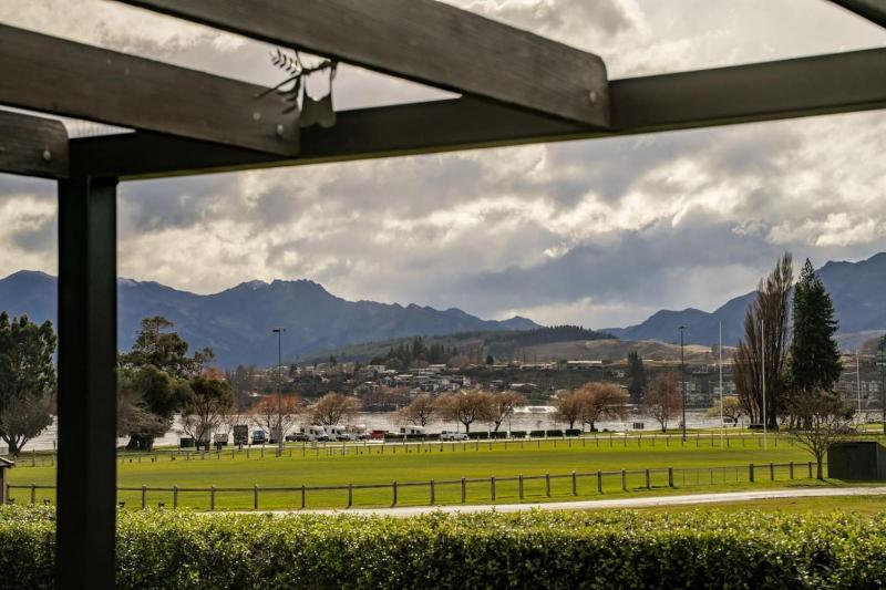Lakeview Lane | Views Walk to town centre! - image 15