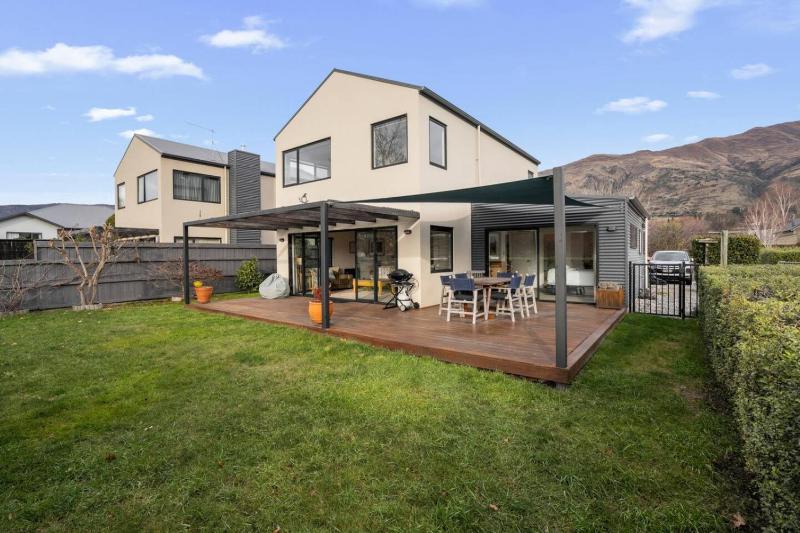 Lakeview Lane | Views Walk to town centre! - image 26