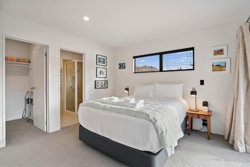 Lakeview Lane | Views Walk to town centre! - image 16