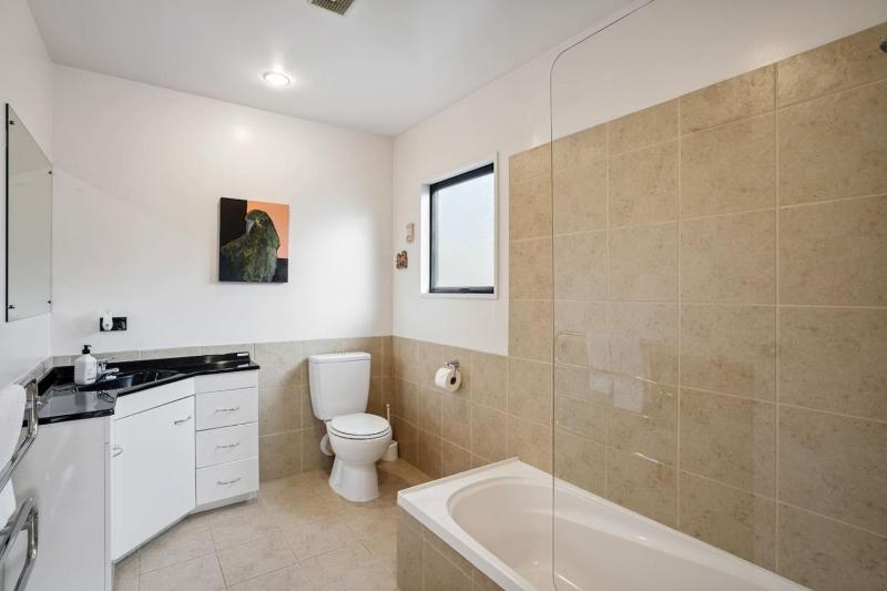 Lakeview Lane | Views Walk to town centre! - image 10