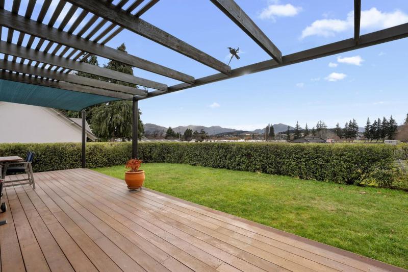 Lakeview Lane | Views Walk to town centre! - image 14