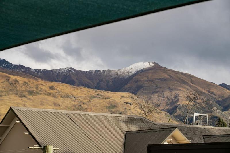 Lakeview Lane | Views Walk to town centre! - image 7