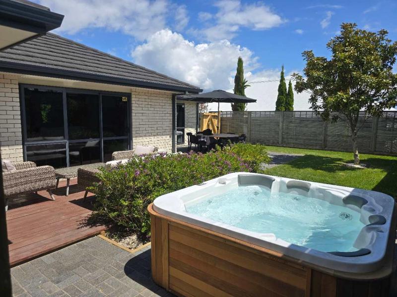 Forest Lakes Luxury - image 43