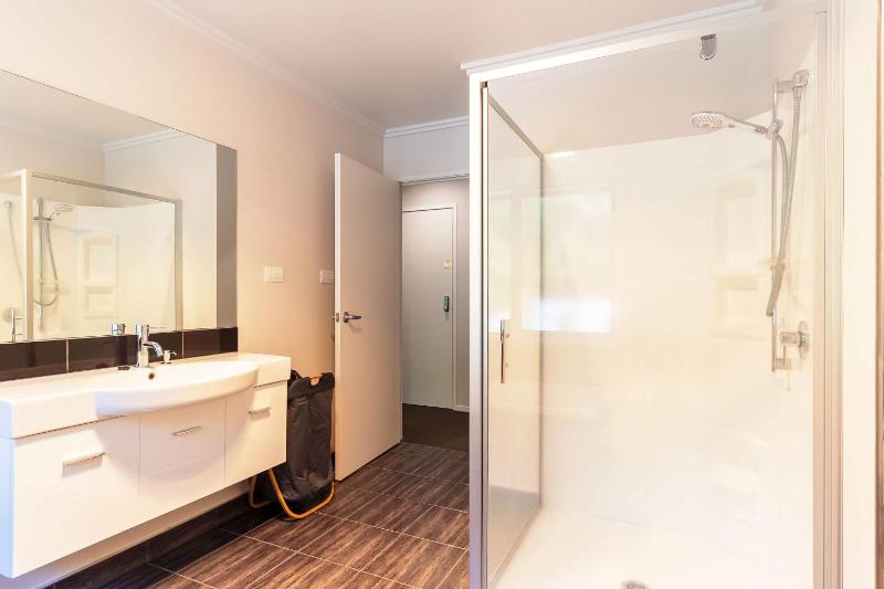 Forest Lakes Luxury - image 15