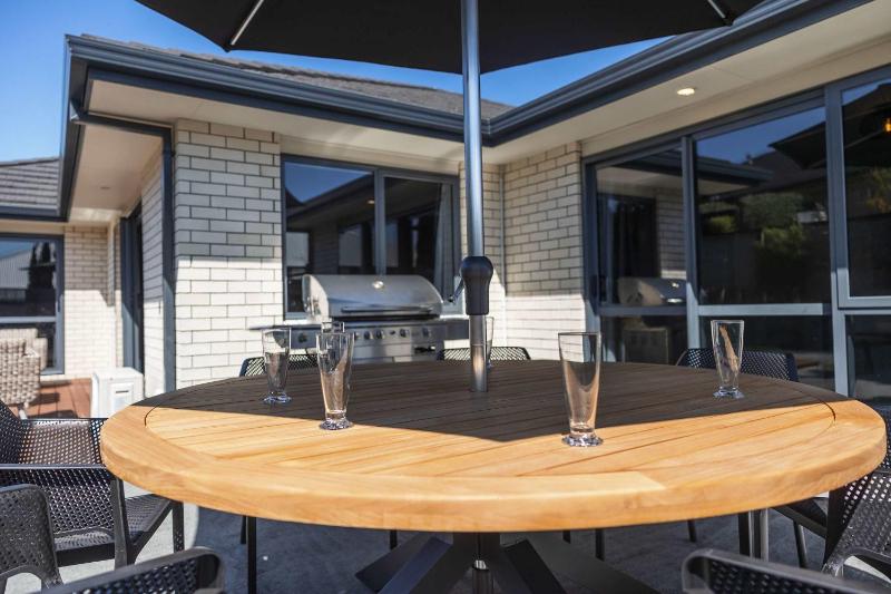Forest Lakes Luxury - image 39