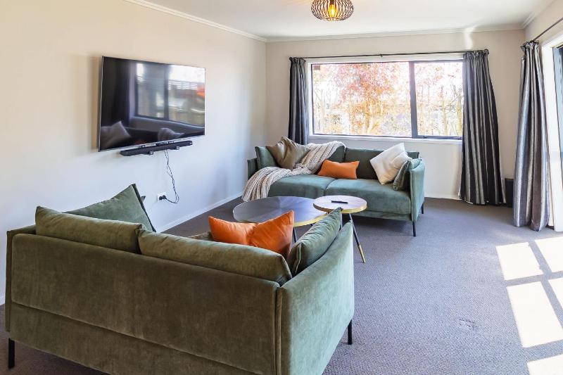 Forest Lakes Luxury - image 38