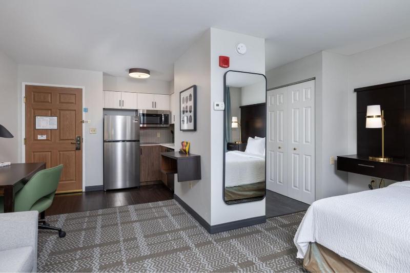 Queen Studio Suite image 1