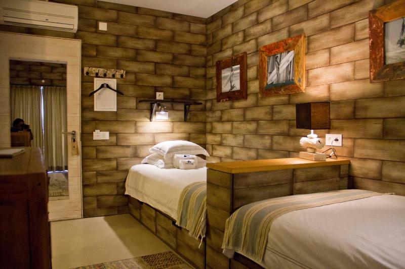 Standard Twin Room image 3