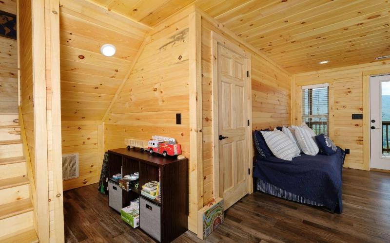 Breathtaking mountain views! June discounts available! - Birdhouse - - image 45