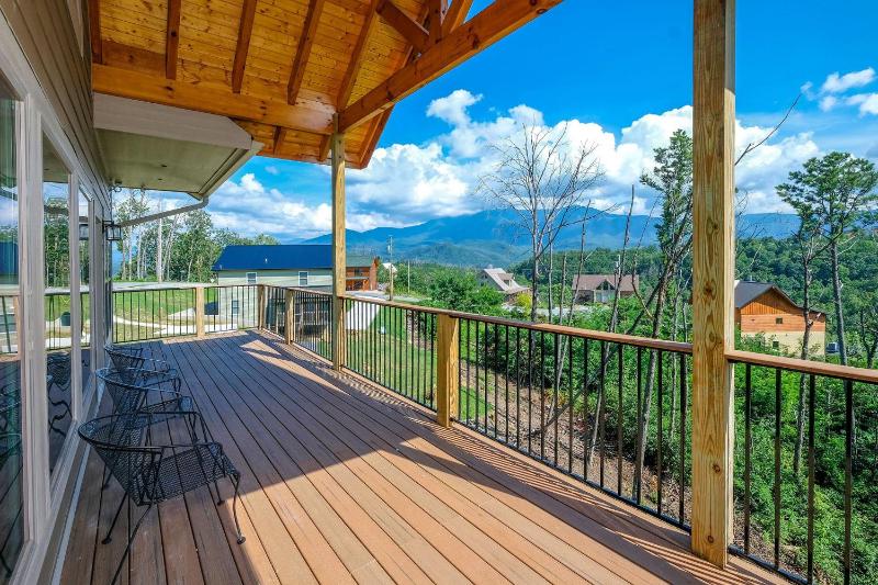 Relax and Soak with a Mountain View! - Bear Watch 1011 - image 38