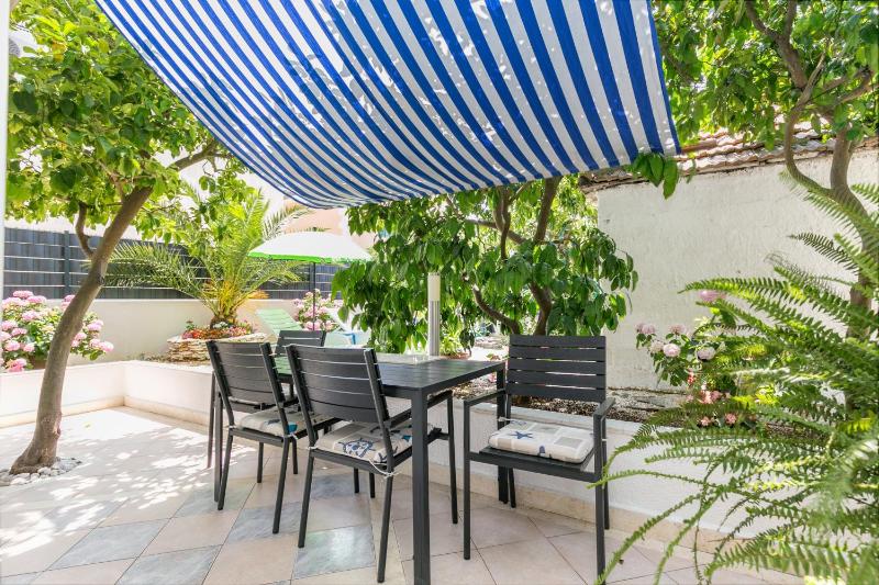 Two-Bedroom Apartment with Terrace and Sea View image 3