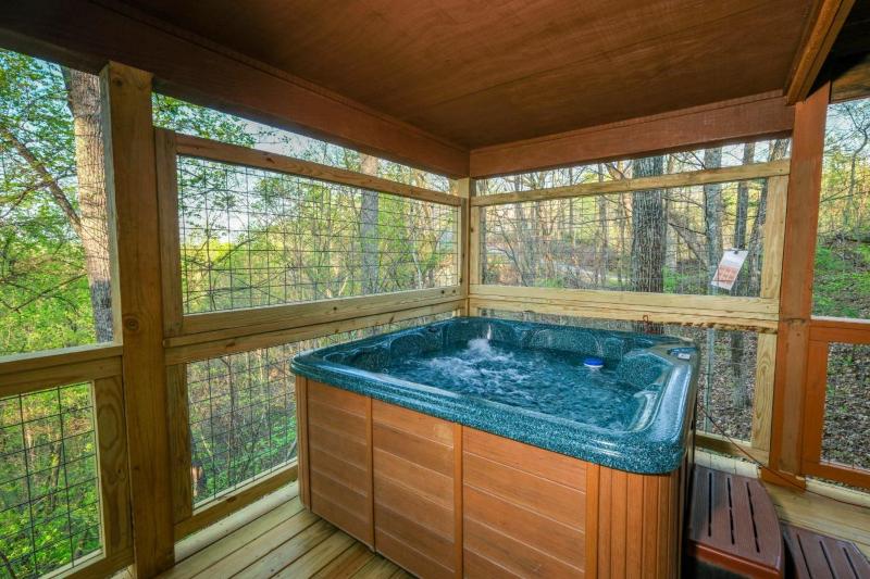Little Bear Cabin - image 13