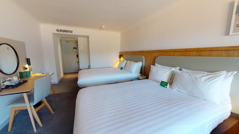 Standard King Room with Two King Beds and Sofa Bed image 4
