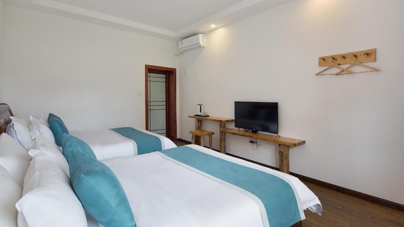 PeakMist Retreat Inside ZhangJiaJie Forest Park-Country-style specialty diningIn-park accommodation - image 2