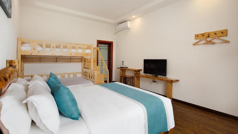 PeakMist Retreat Inside ZhangJiaJie Forest Park-Country-style specialty diningIn-park accommodation - image 12