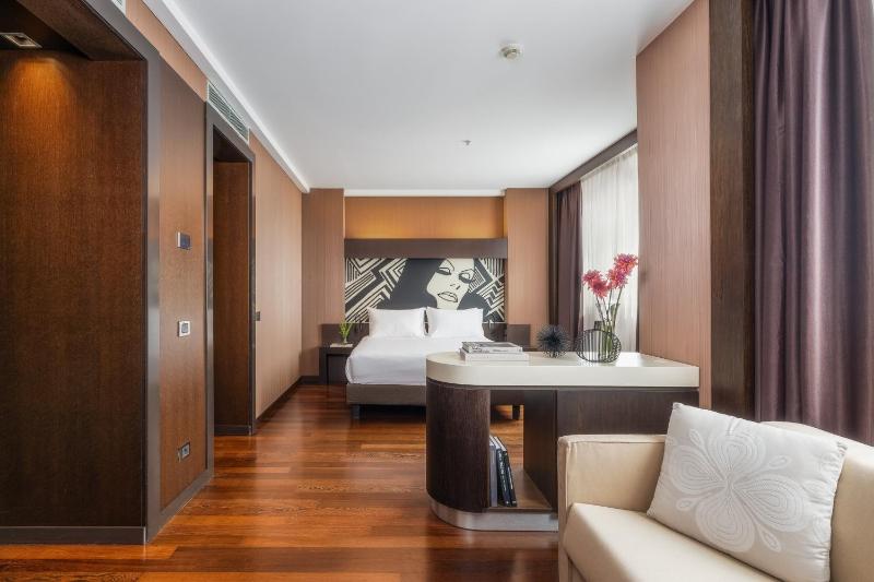 One-Bedroom King Suite - Non-Smoking image 3