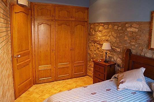 One bedroom ground floor apartment with walk-in Roman shower (2 adults) image 2