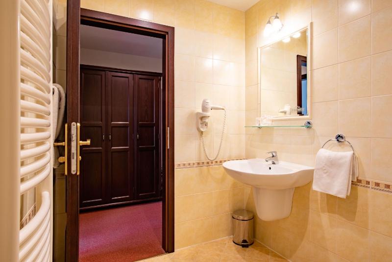 Deluxe Double Room with Shower image 4