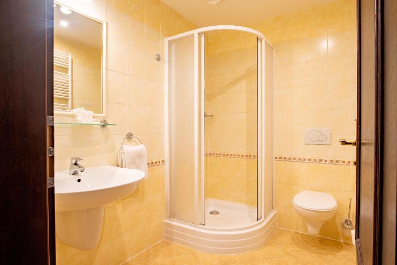 Deluxe Double Room with Shower image 3