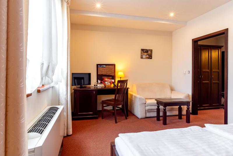 Deluxe Double Room with Shower image 2