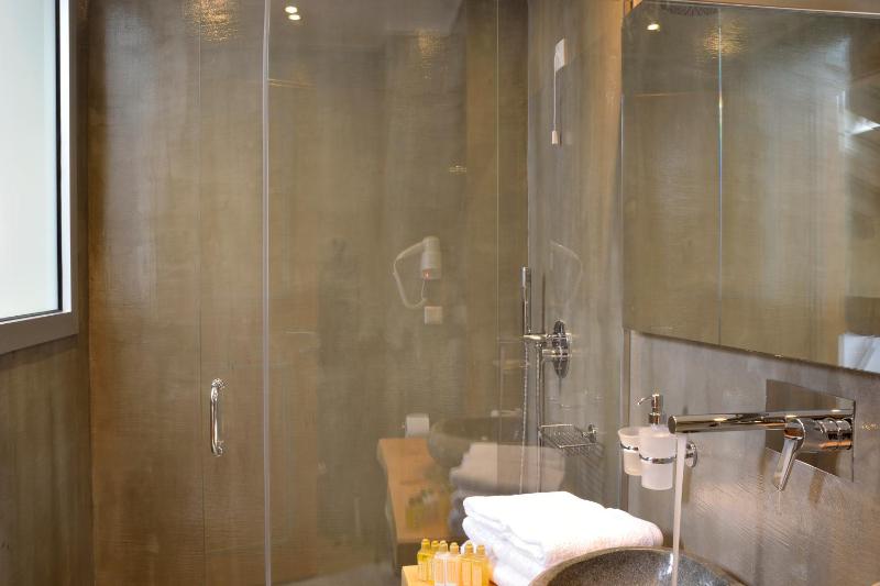 Classic Room with Balcony image 2