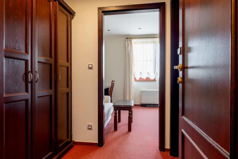 Deluxe Double Room with Bath image 3