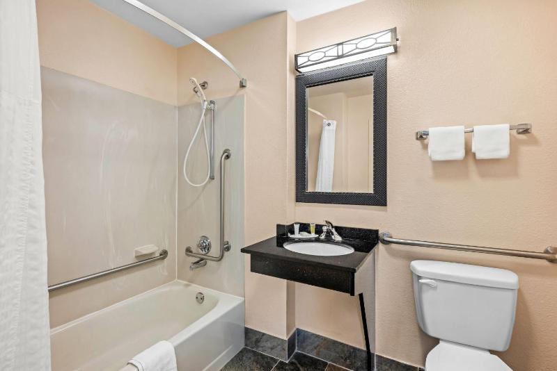 King Room, Disability Access, Non-Smoking image 1