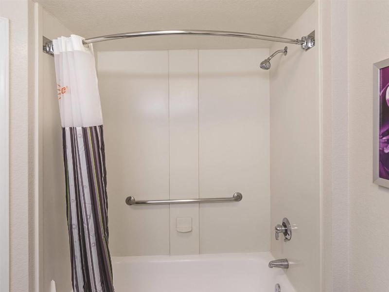 La Quinta Inn & Suites by Wyndham Virginia Beach - image 14