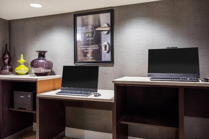 La Quinta Inn & Suites by Wyndham Virginia Beach - image 17