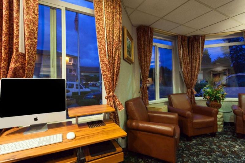 Ramada by Wyndham SeaTac Airport North - image 9