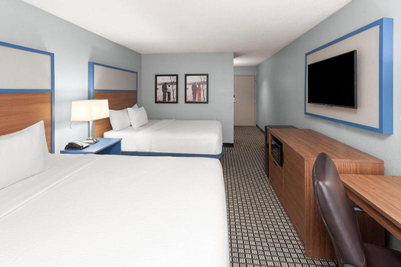 Double Room with Two Double Beds and Bath Tub - Mobility Accessible/Non-Smoking image 3
