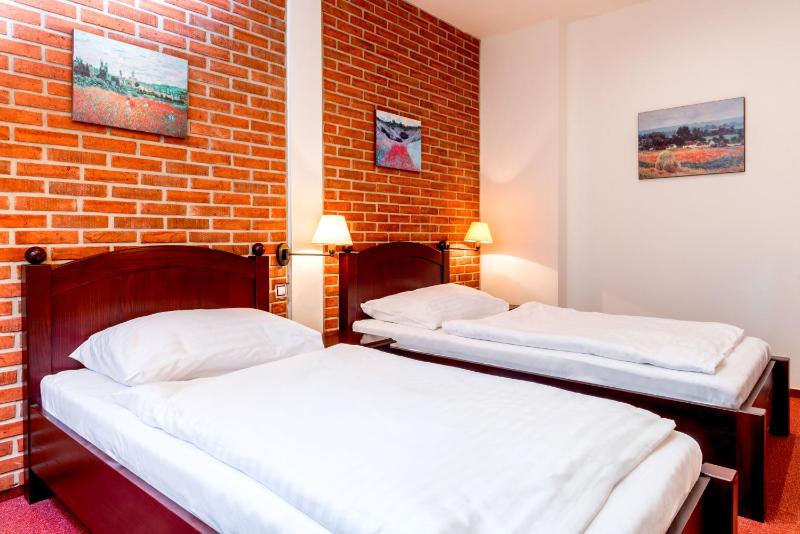 Superior Twin Room image 1