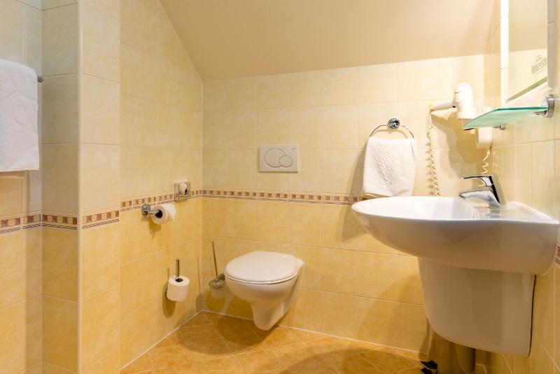 Superior Twin Room image 3