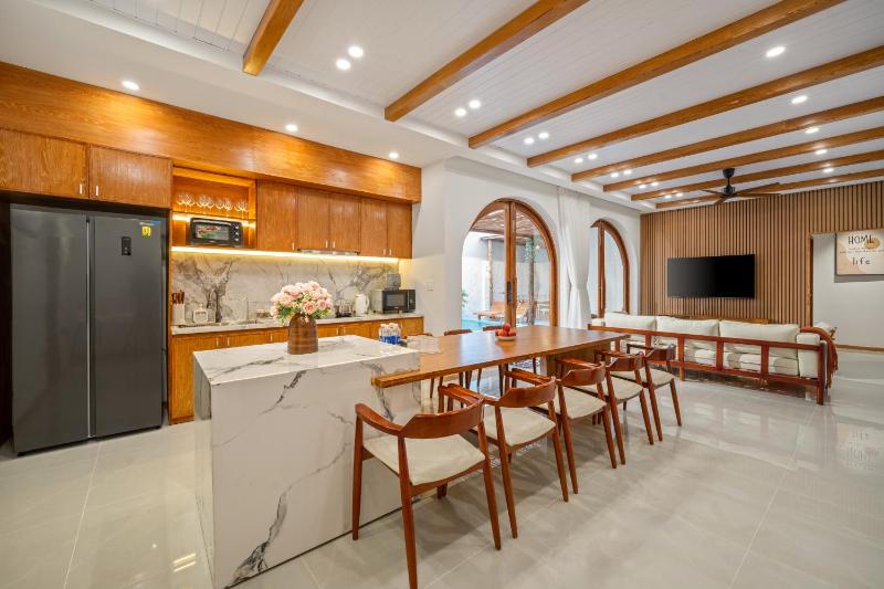 Tropical Villa - Near My Khe Beach & City Center by The Key - image 10