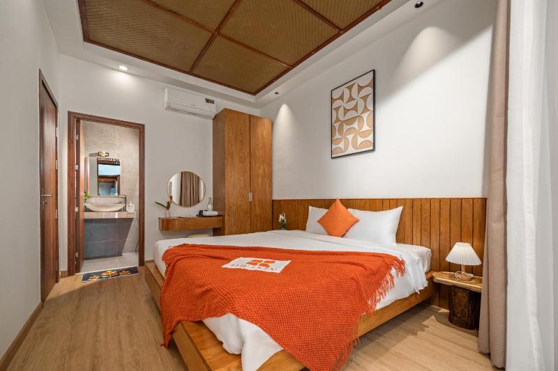 Tropical Villa - Near My Khe Beach & City Center by The Key - image 4