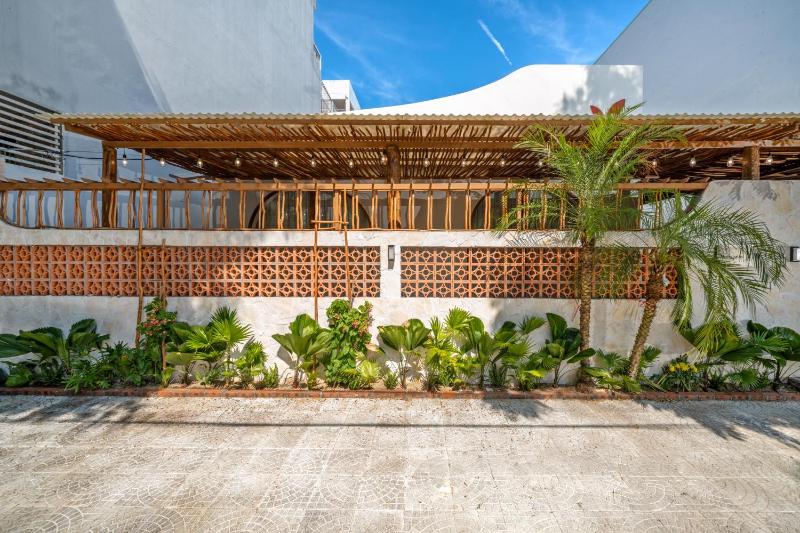 Tropical Villa - Near My Khe Beach & City Center by The Key - image 13