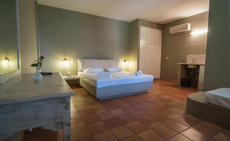 Triple Room with Sea View image 1