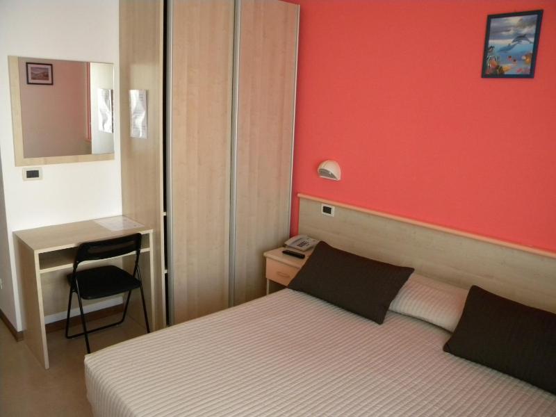 Double or Twin Room with Balcony image 2