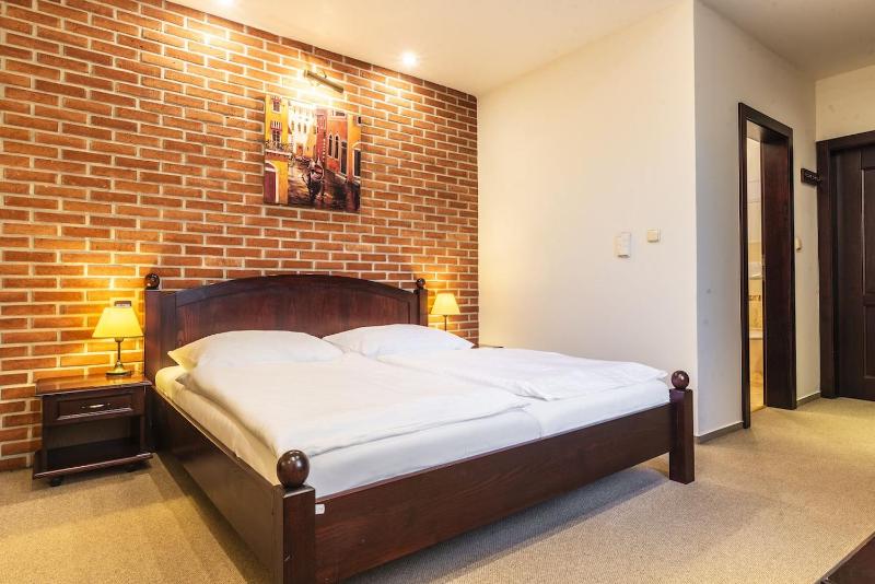 Standard King Room image 1