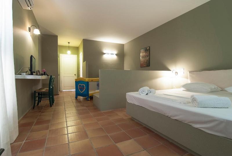 Triple Room with Sea View image 4