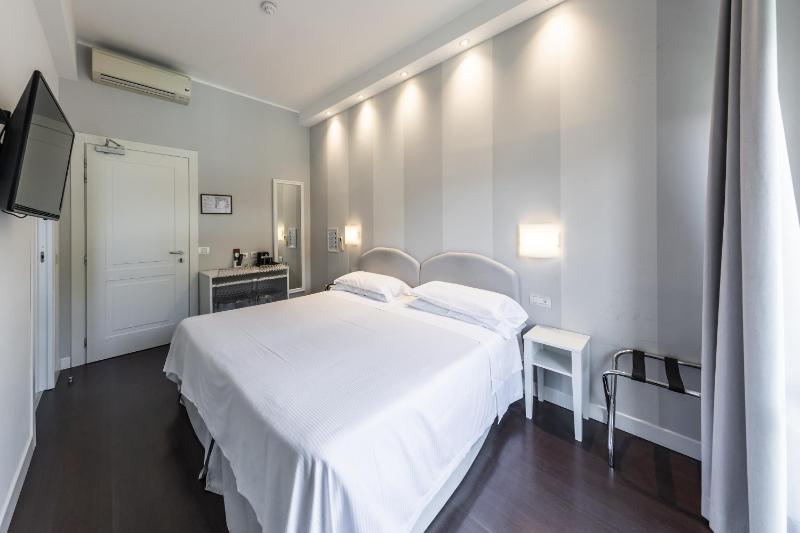 Double Room with Lake View image 1