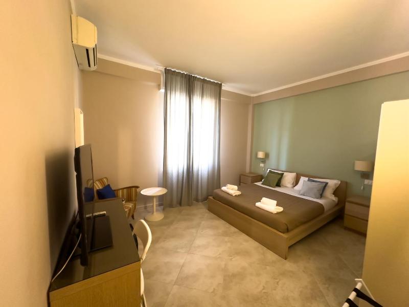 Superior Double Room image 3