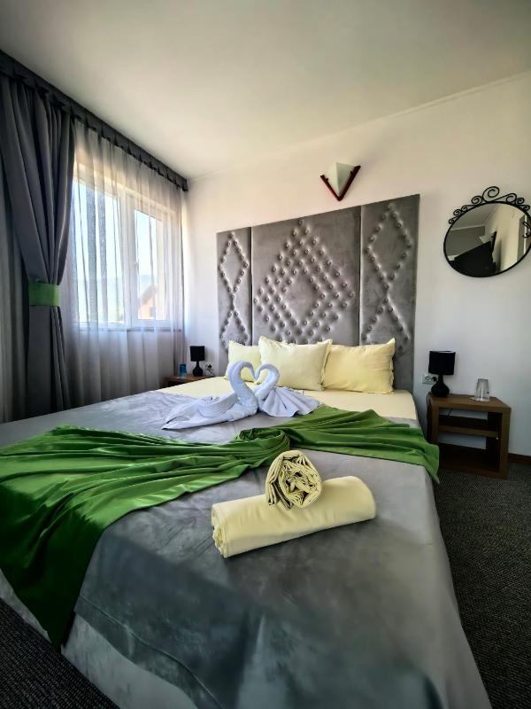 Double or Twin Room image 4