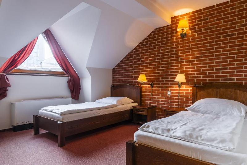 Standard Twin Room image 1