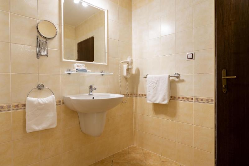 Standard Twin Room image 3