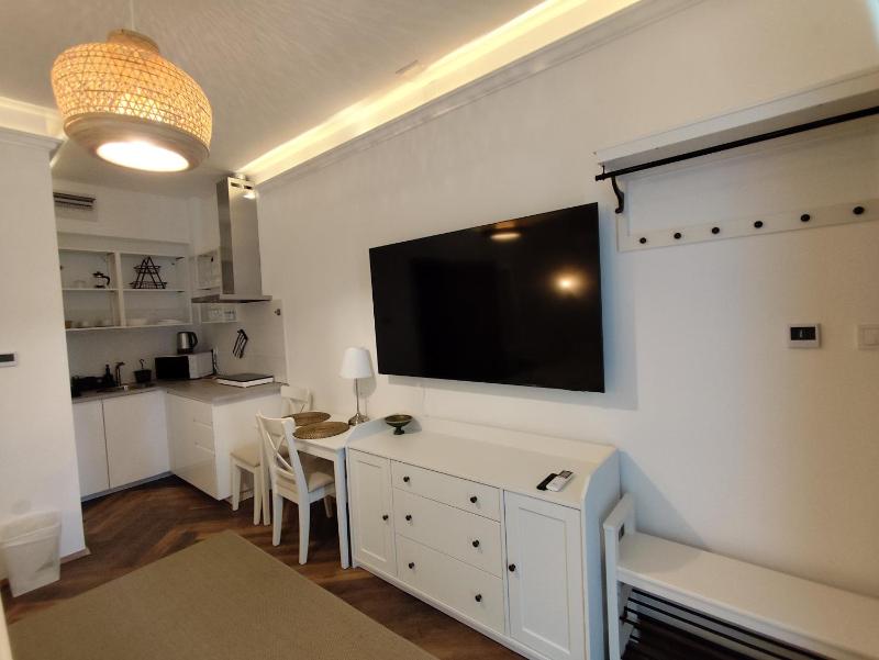 Deluxe Studio image 3